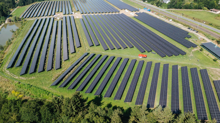 Agri-PV plant powers ÖBB trains